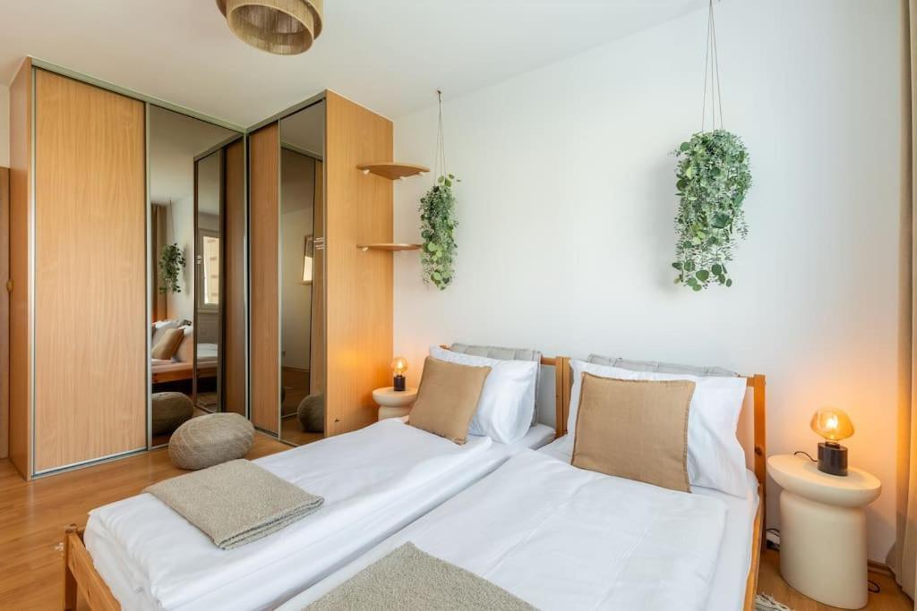 Duna Retreat: City Serenity Bratislava Eksteriør bilde