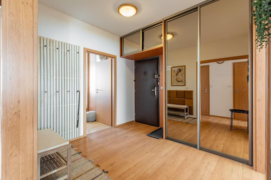 Duna Retreat: City Serenity Bratislava Eksteriør bilde