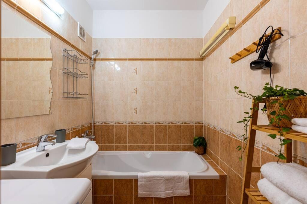 Duna Retreat: City Serenity Bratislava Eksteriør bilde
